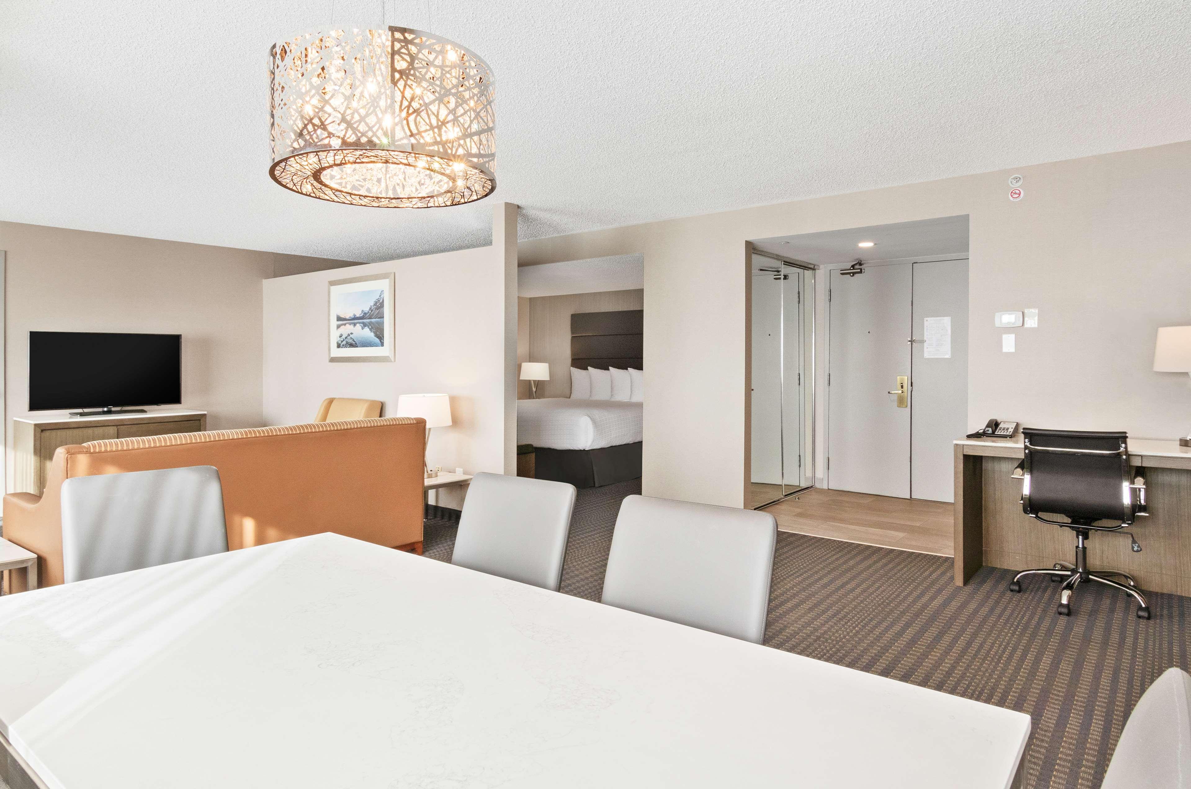 Western Premier Plaza & Conference Centre Hotel 4*