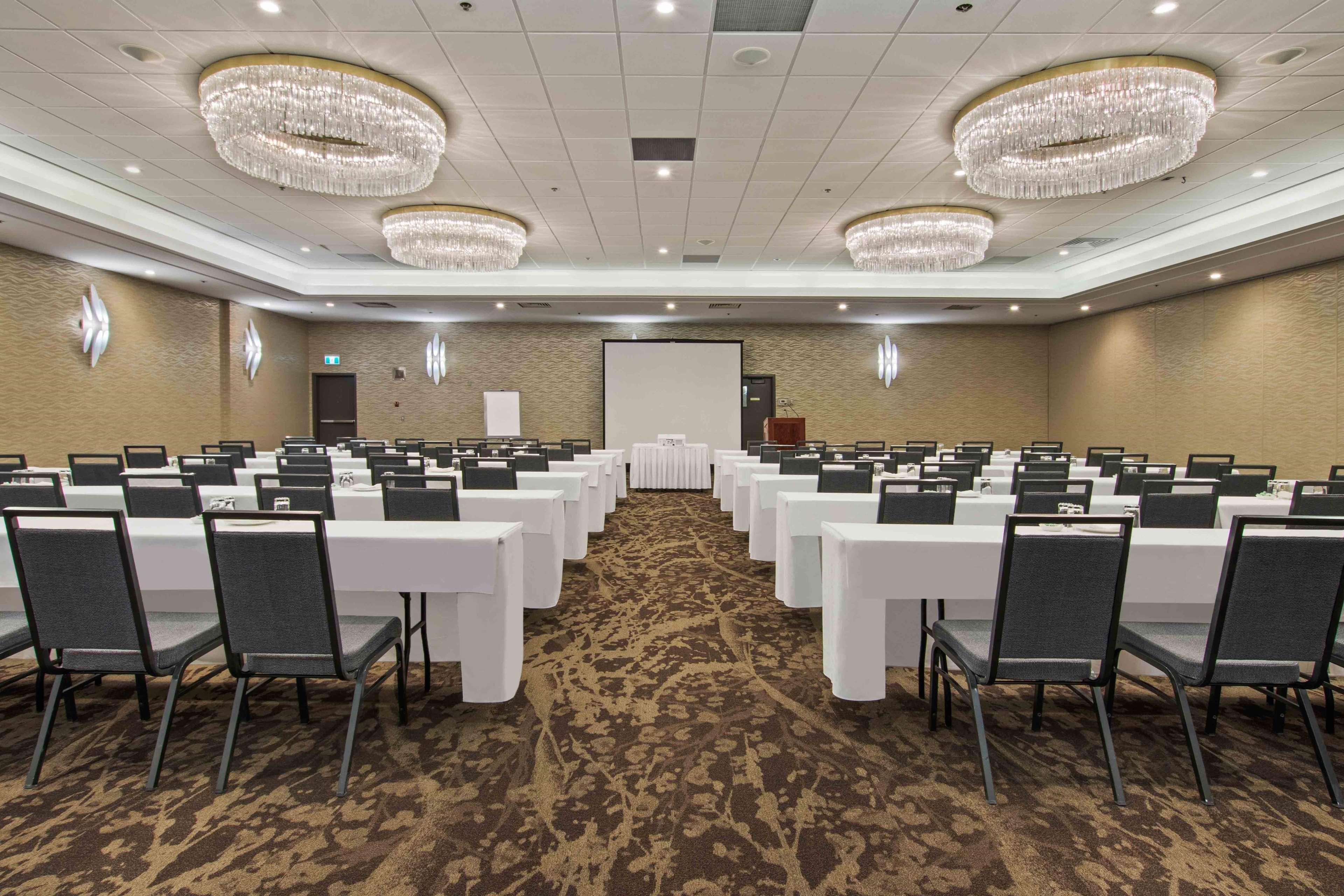 Western Premier Plaza & Conference Centre 4*