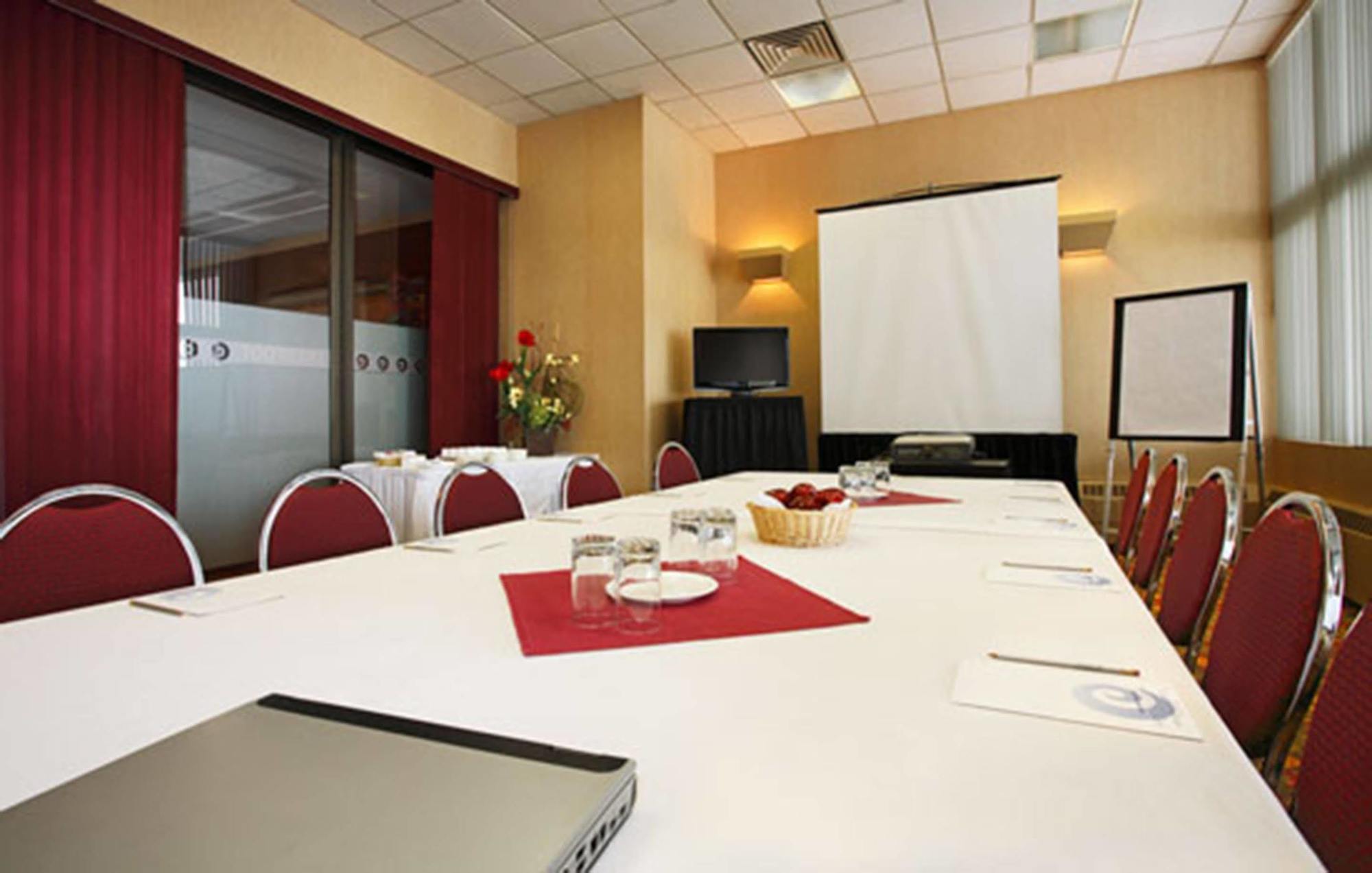 Hotel Western Premier Plaza & Conference Centre